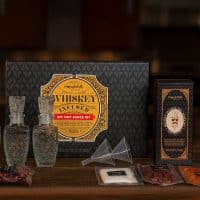 DIY Whiskey Infused Hot Sauce Gaveæske - Thoughtfully